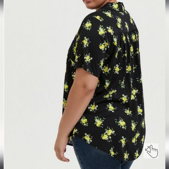 🍋 Lemon print 🍋 Plus size 5X Torrid 🍋 button down stretchy shirt blouse top - Picture 2 of 4